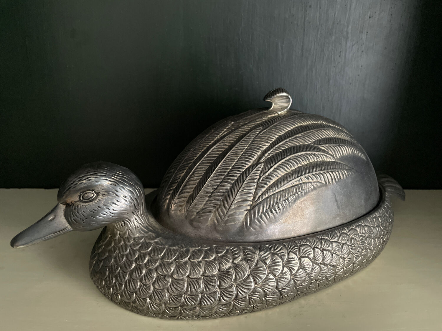Serving dish with bell in silver metal shape duck