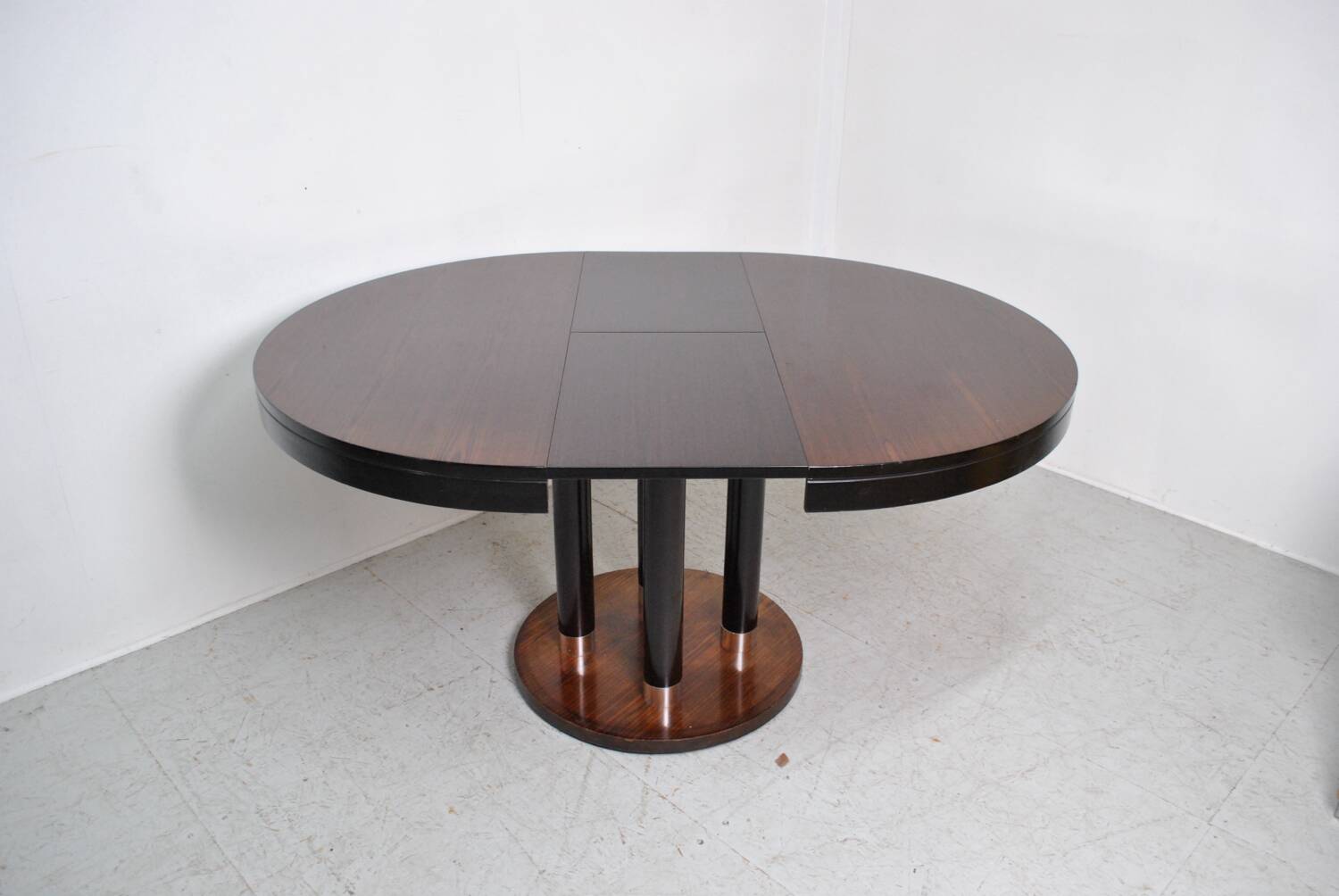 Art Deco extendable dining table