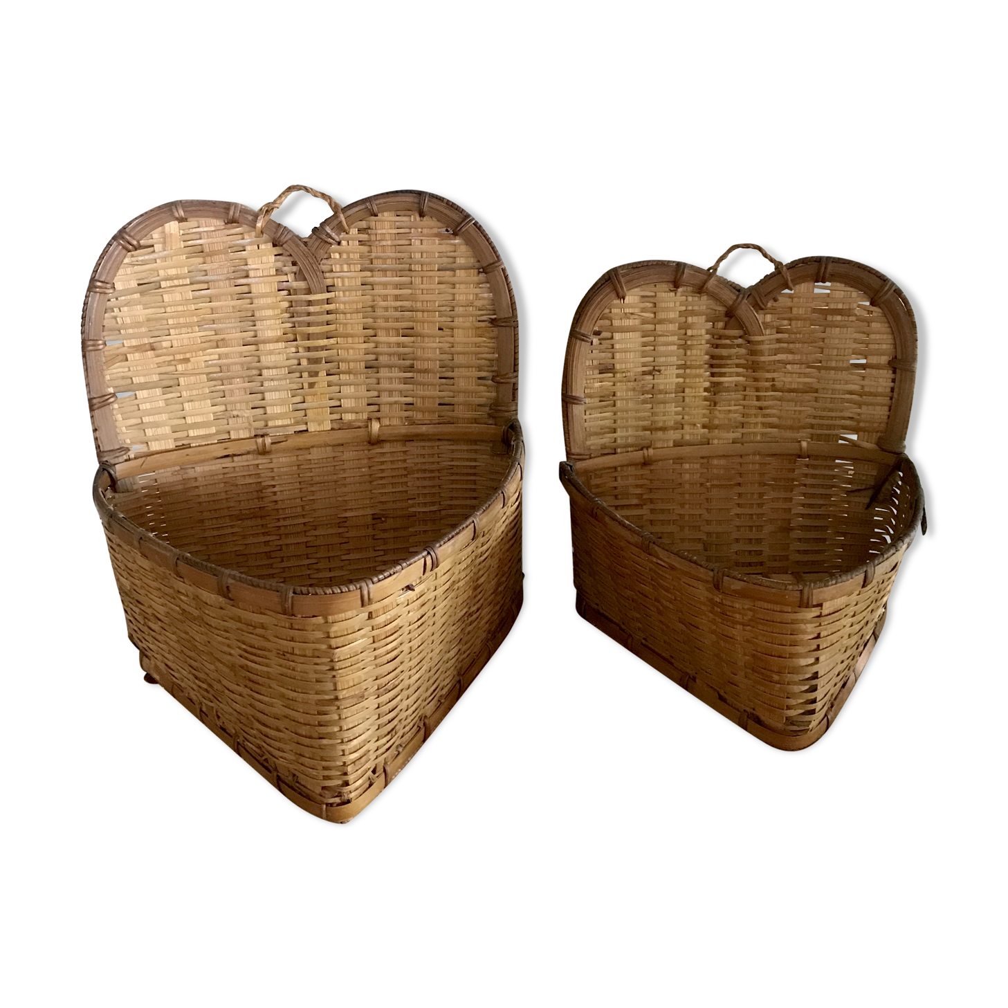 Vintage rattan baskets to hang