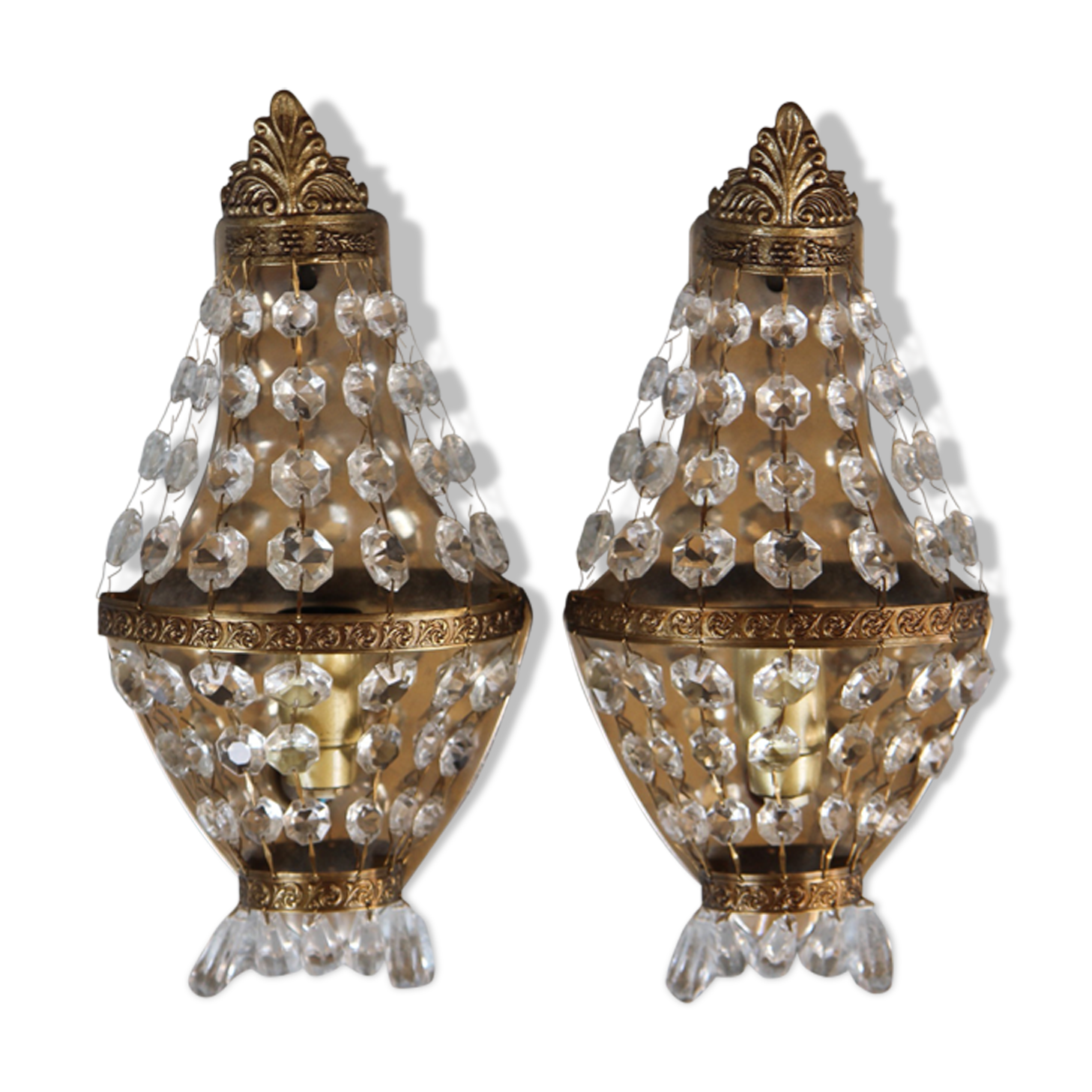 Wall lamps to stamps