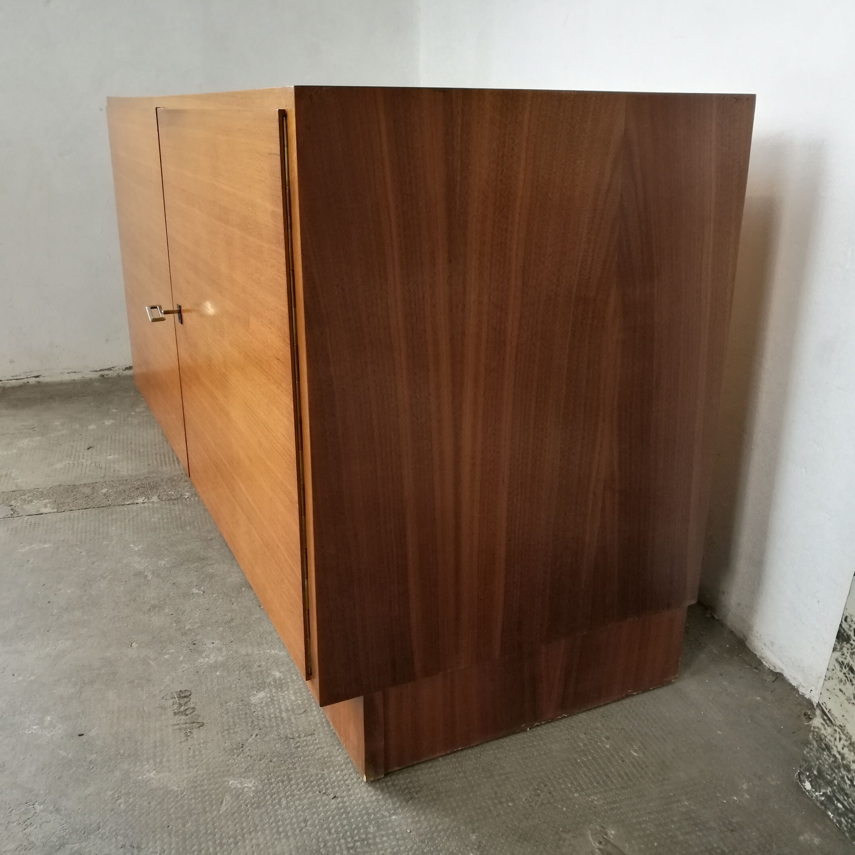 Modernist-style box buffet