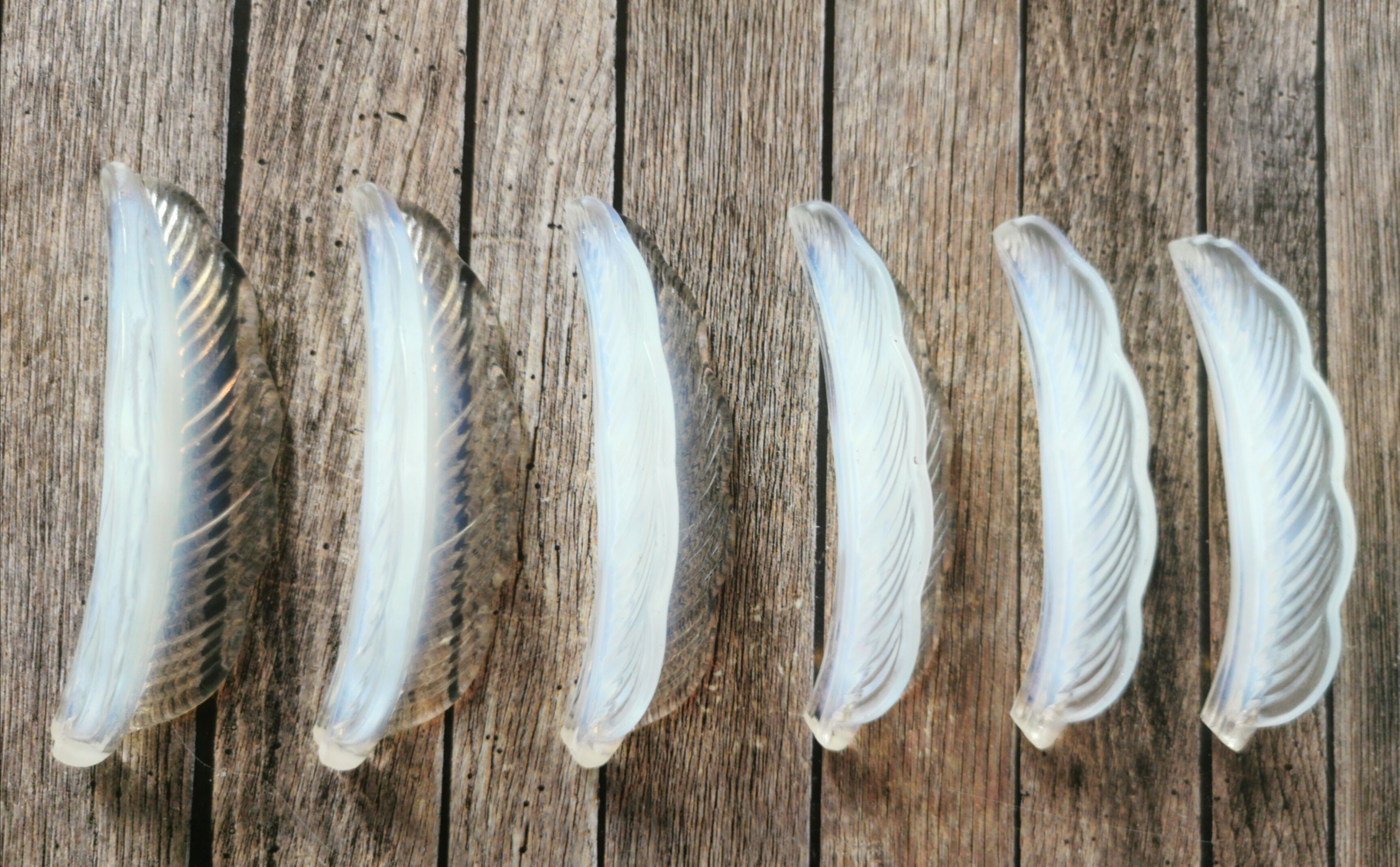 Opalescent glass leaf knife holder