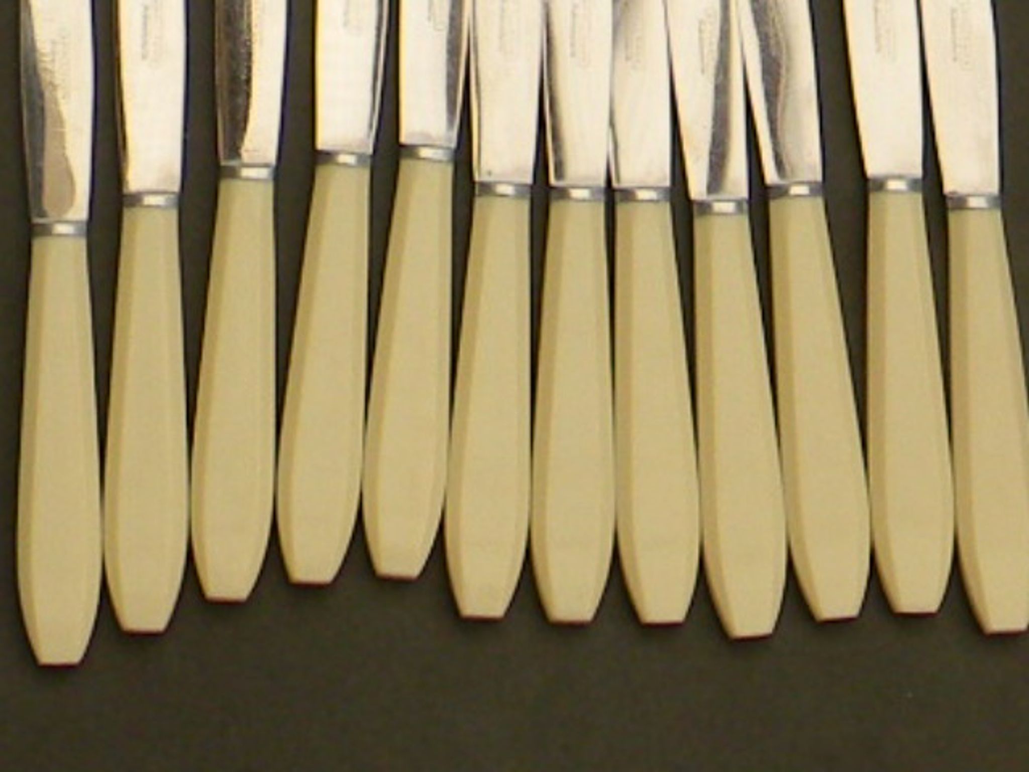 Lot of 12 cheese or vintage dessert knives apollonox