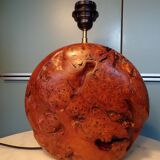 Lamp in elm or thuja wood.