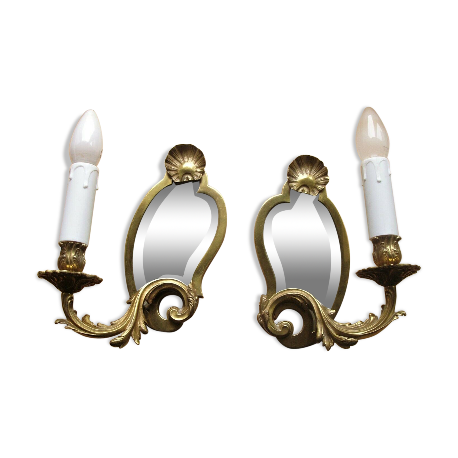 Elegant old pair of bronze mirror appliques - Walking State