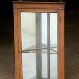 Adorable corner display cabinet in mahogany from the 29th century.