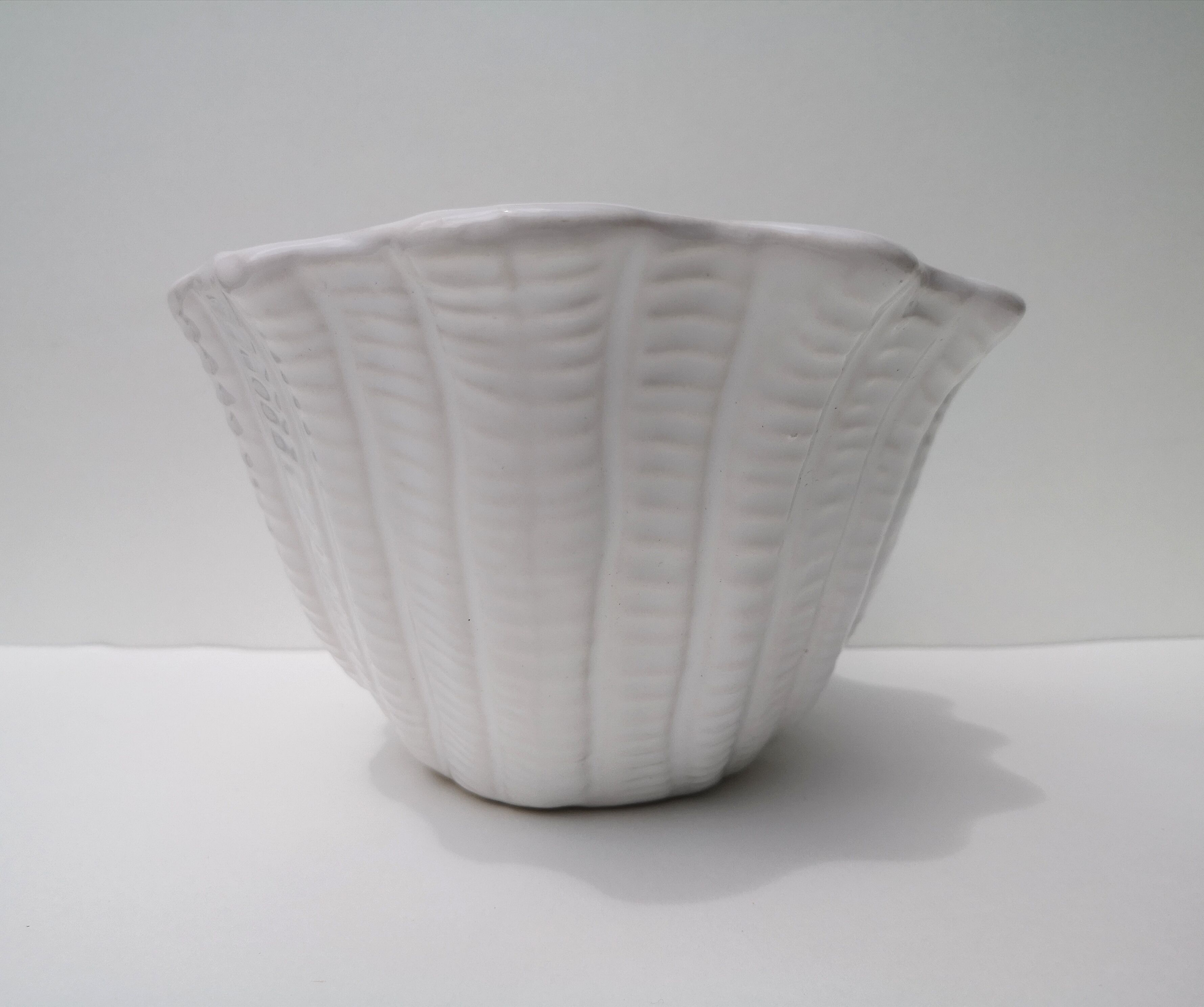 Salad bowl / cache vintage shell pot in earthenware