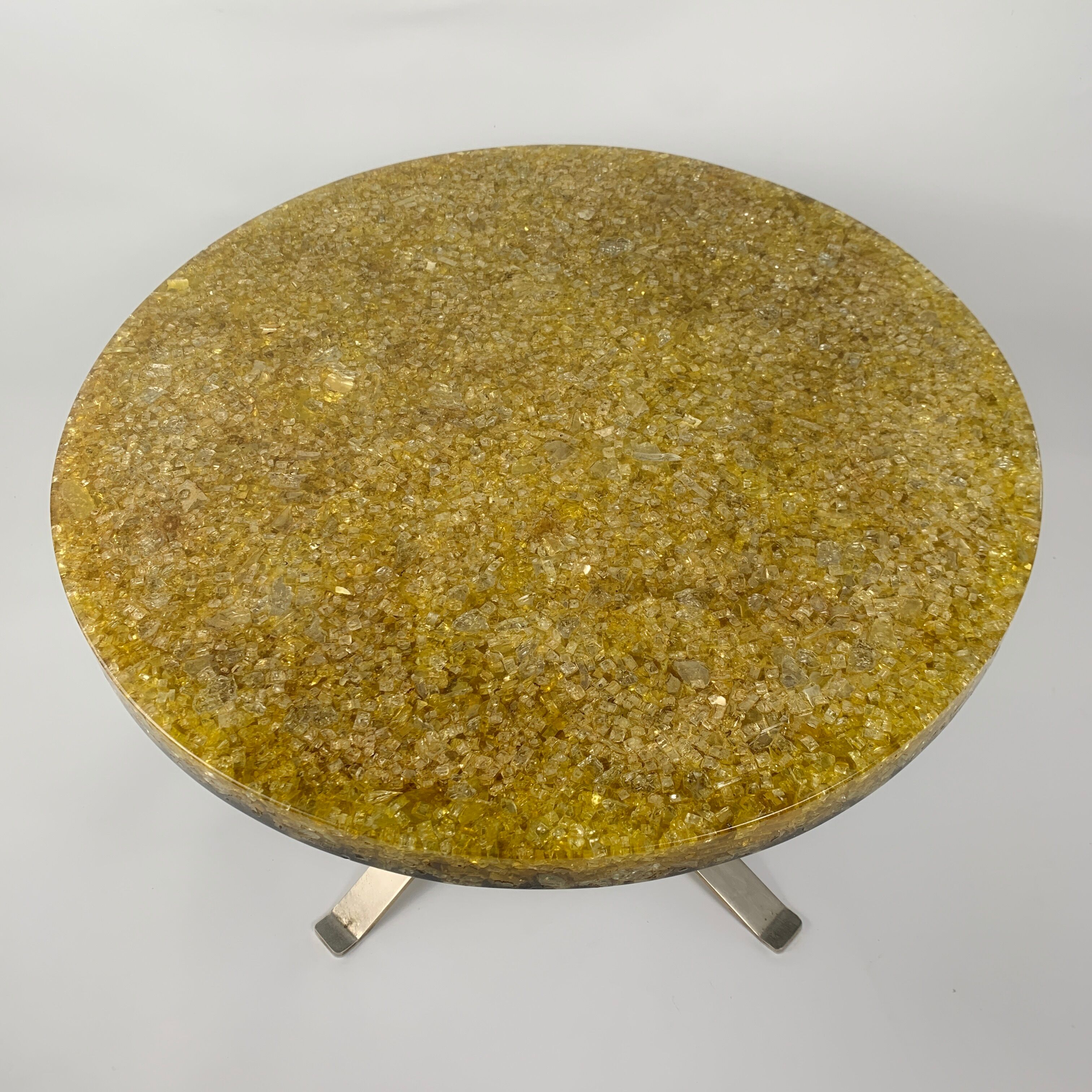 Coffee table in resin fractal kind