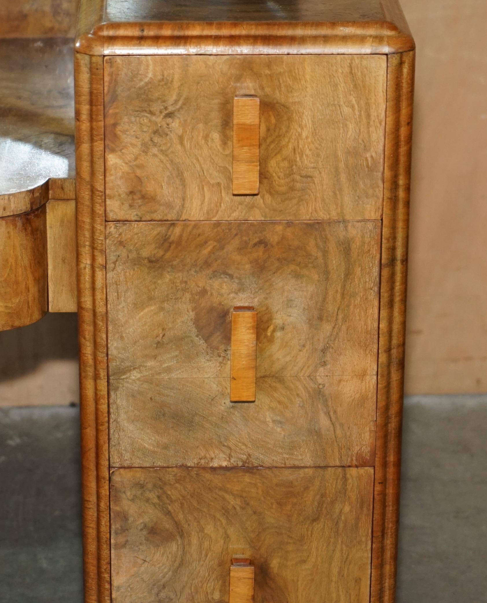 Art Deco dressing table in satin walnut with mirror, circa 1930.