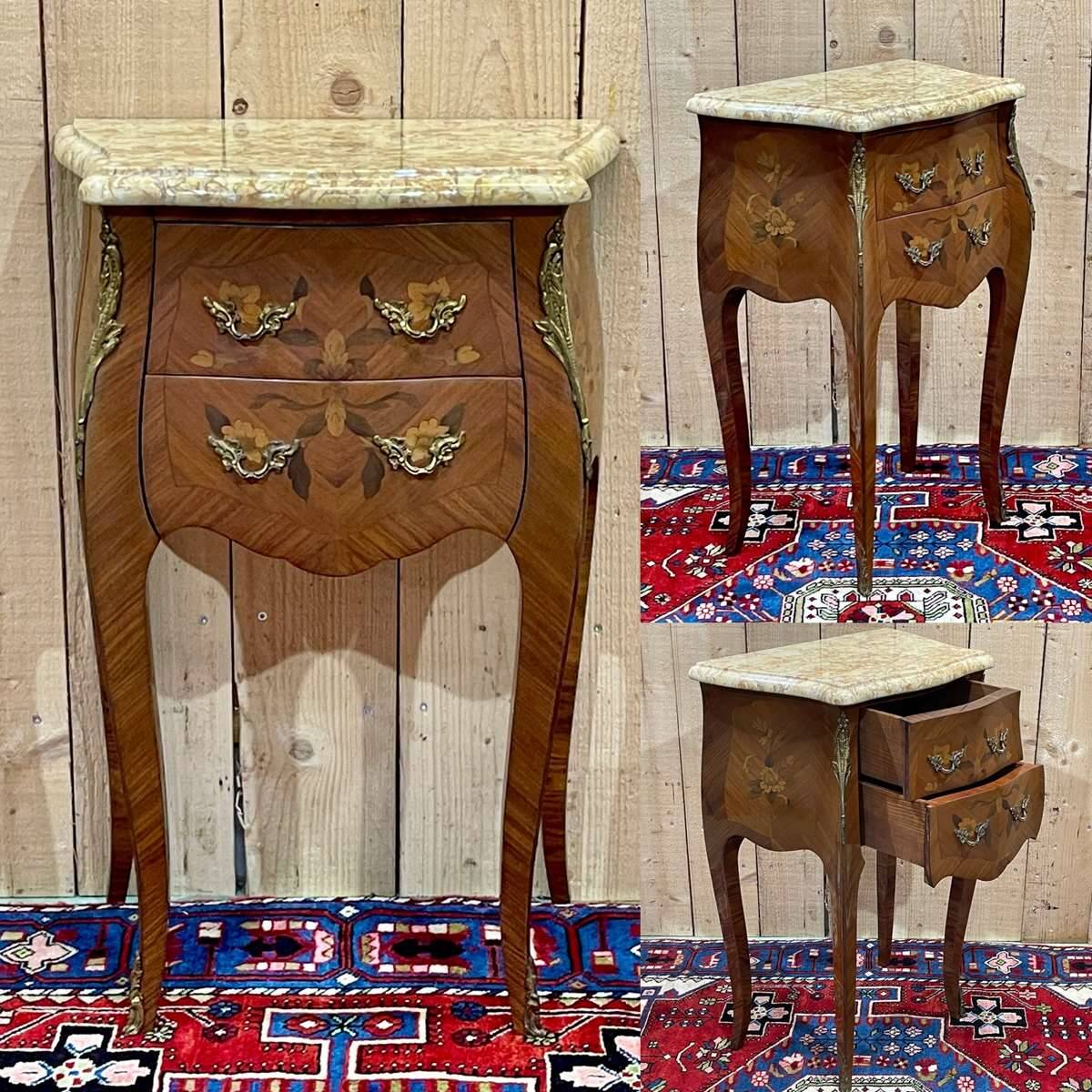 Chevet de style Louis XV en bois de rose, chêne et dessus marbre - fabrication des années 70