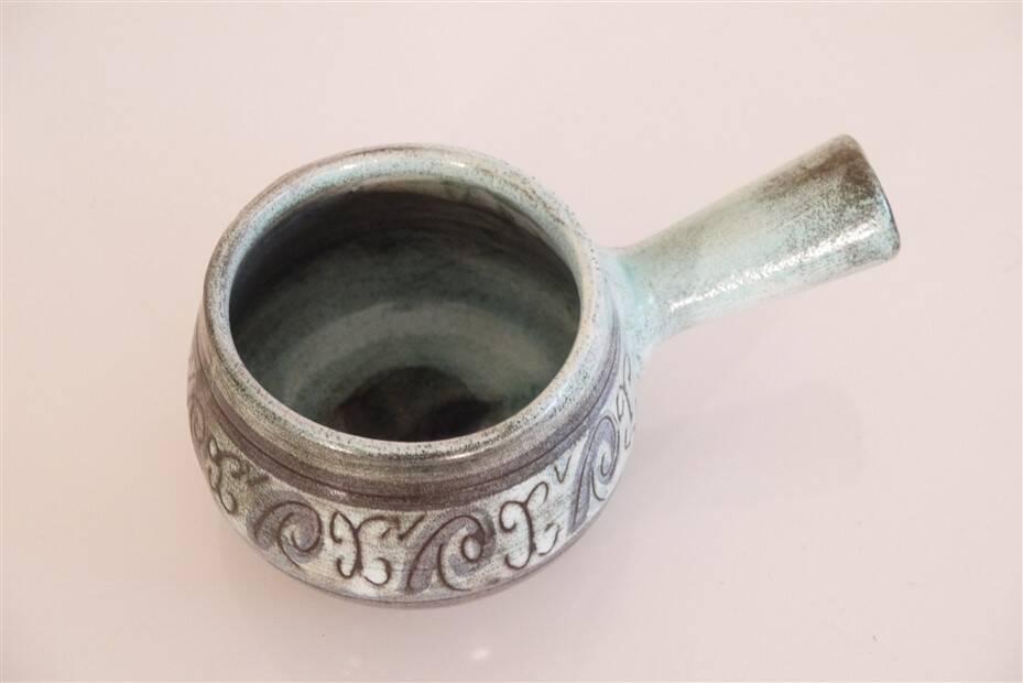 Ceramic pocket emptier by Jean de Lespinasse