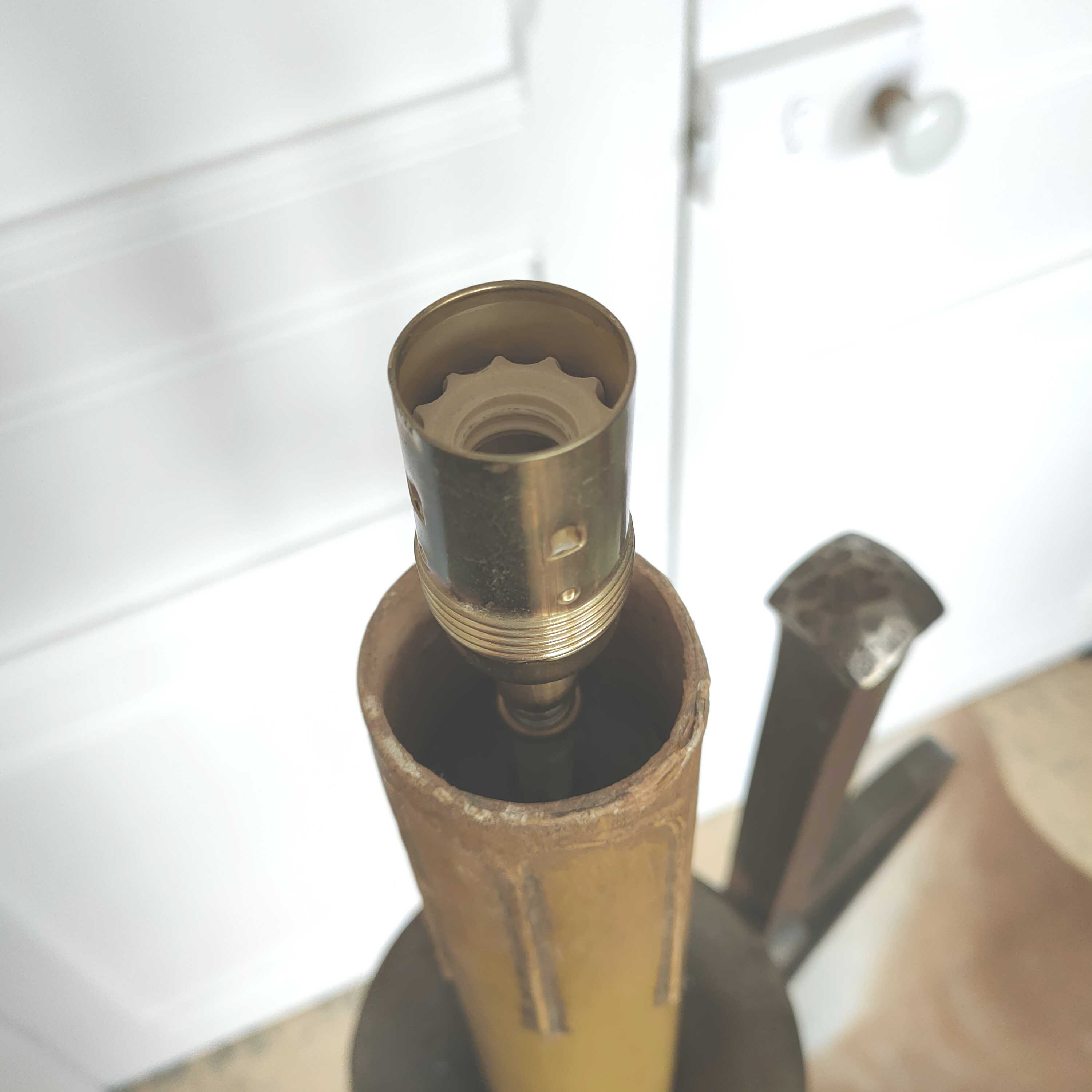 Lampadaire tripode fer forgé brutaliste