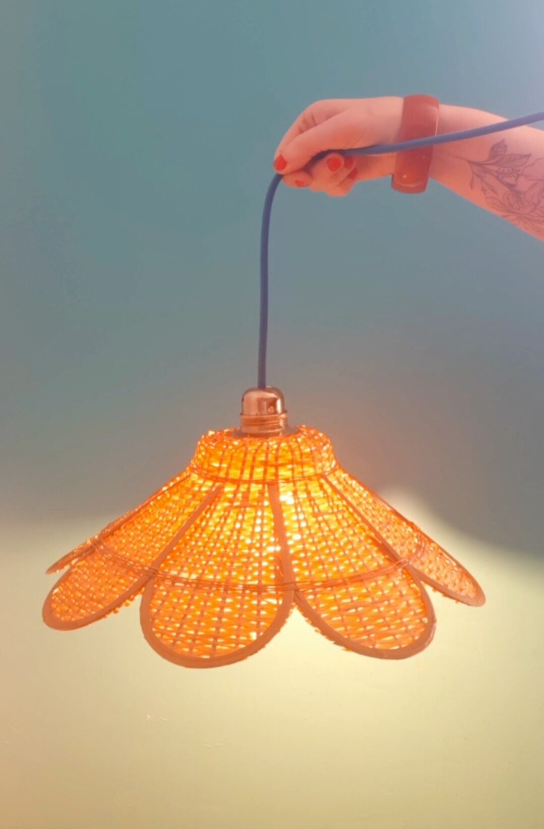 Rattan flower suspension