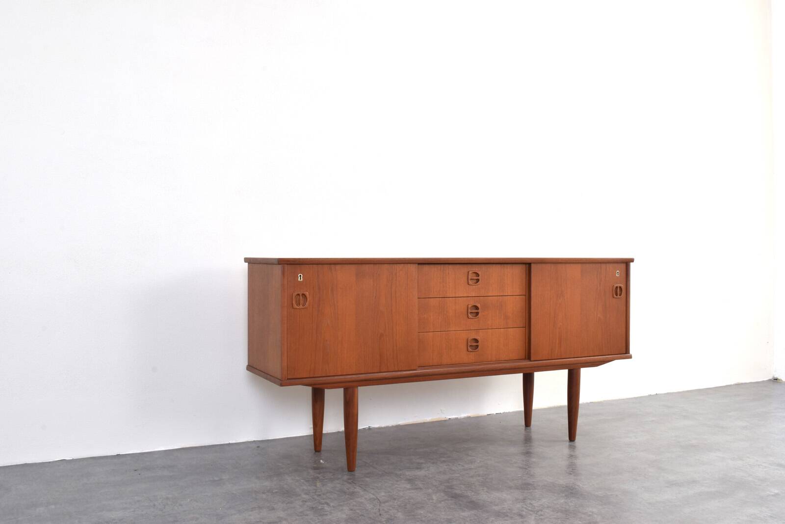 Buffet en teck danois des années 1960.
