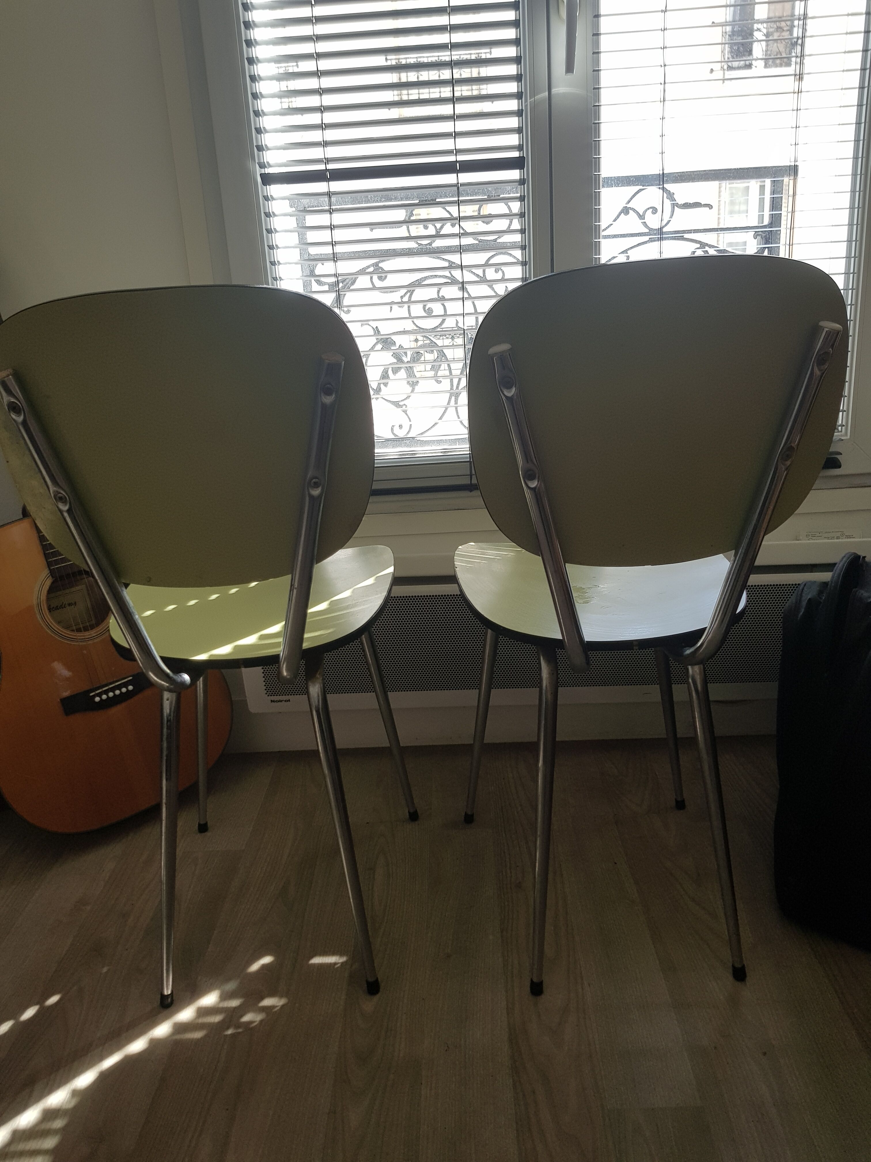 Lot de 2 chaises en formica