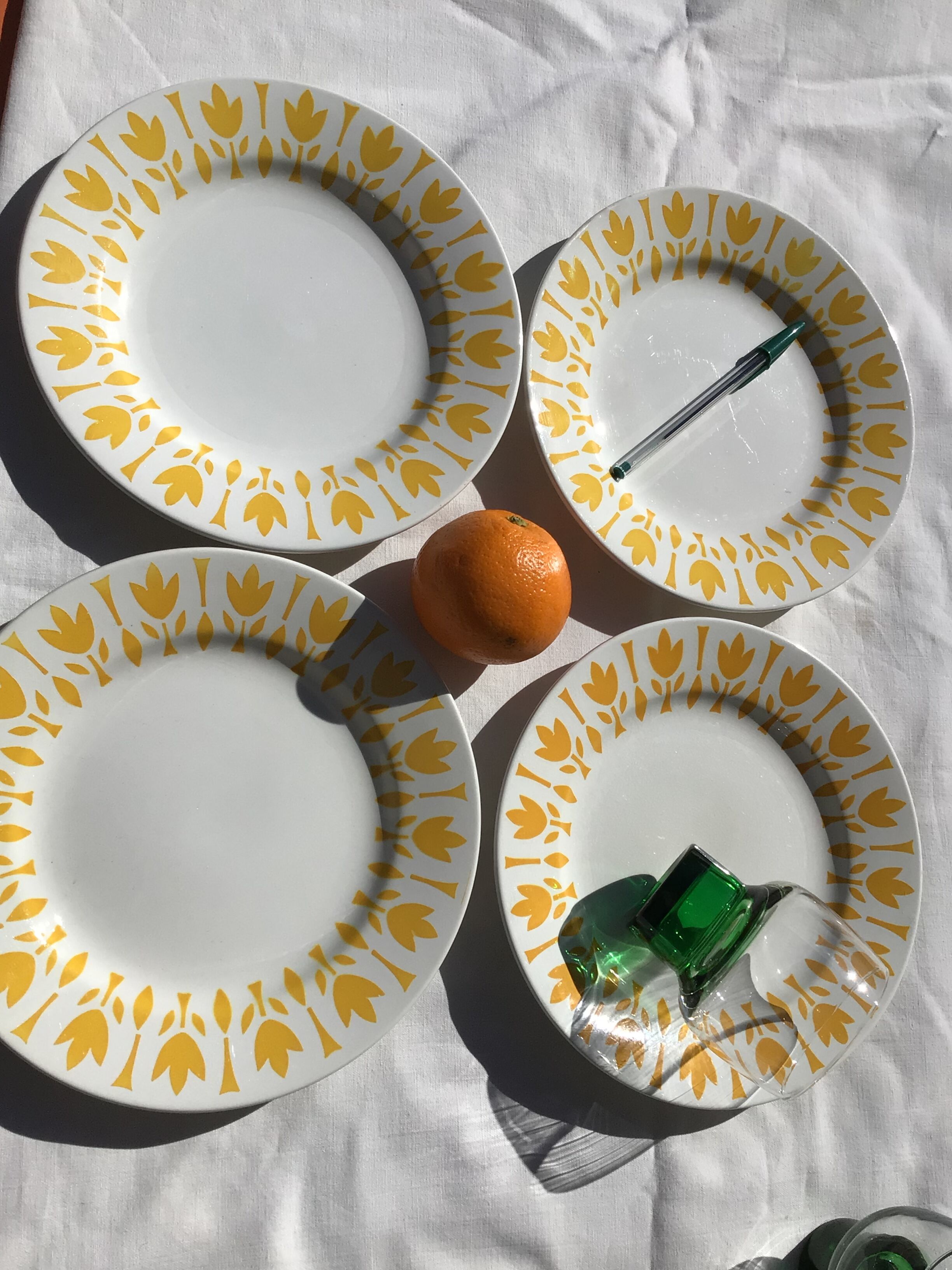 4 flat plates digoin model lily golden yellow