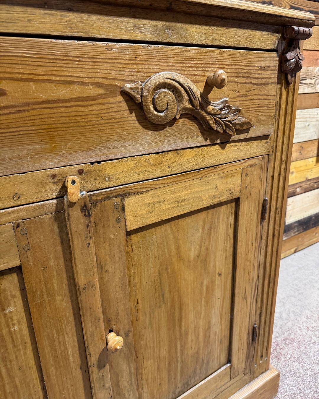 19th-century fir dresser - Original patina