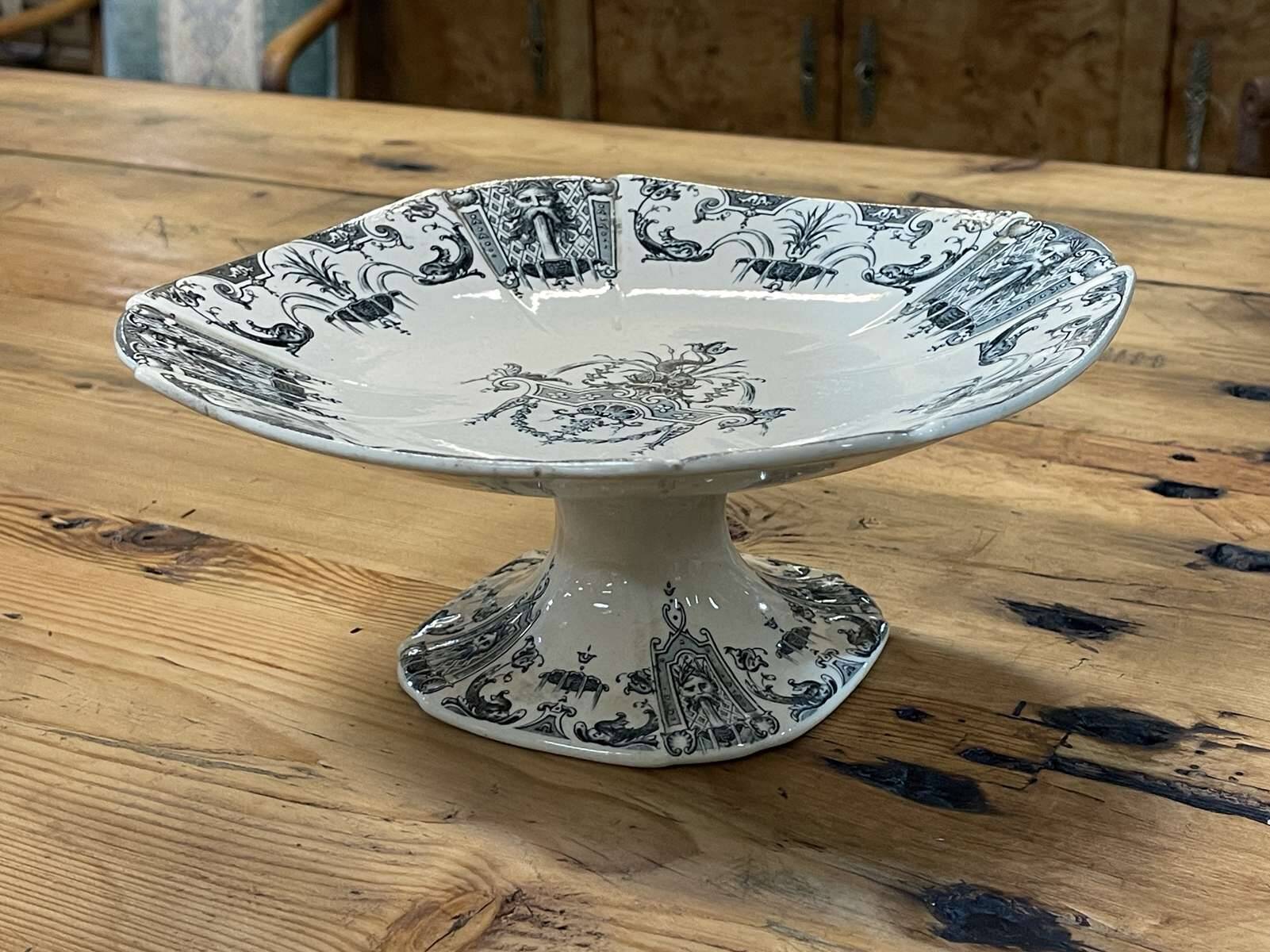 Gien earthenware fruit bowl with Mascaron decoration - early 20th century