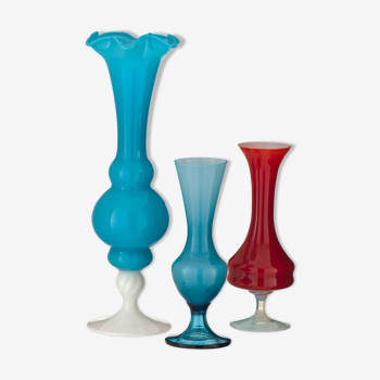 Set de 3 vases et opalines bleues et rouge vintage 1970