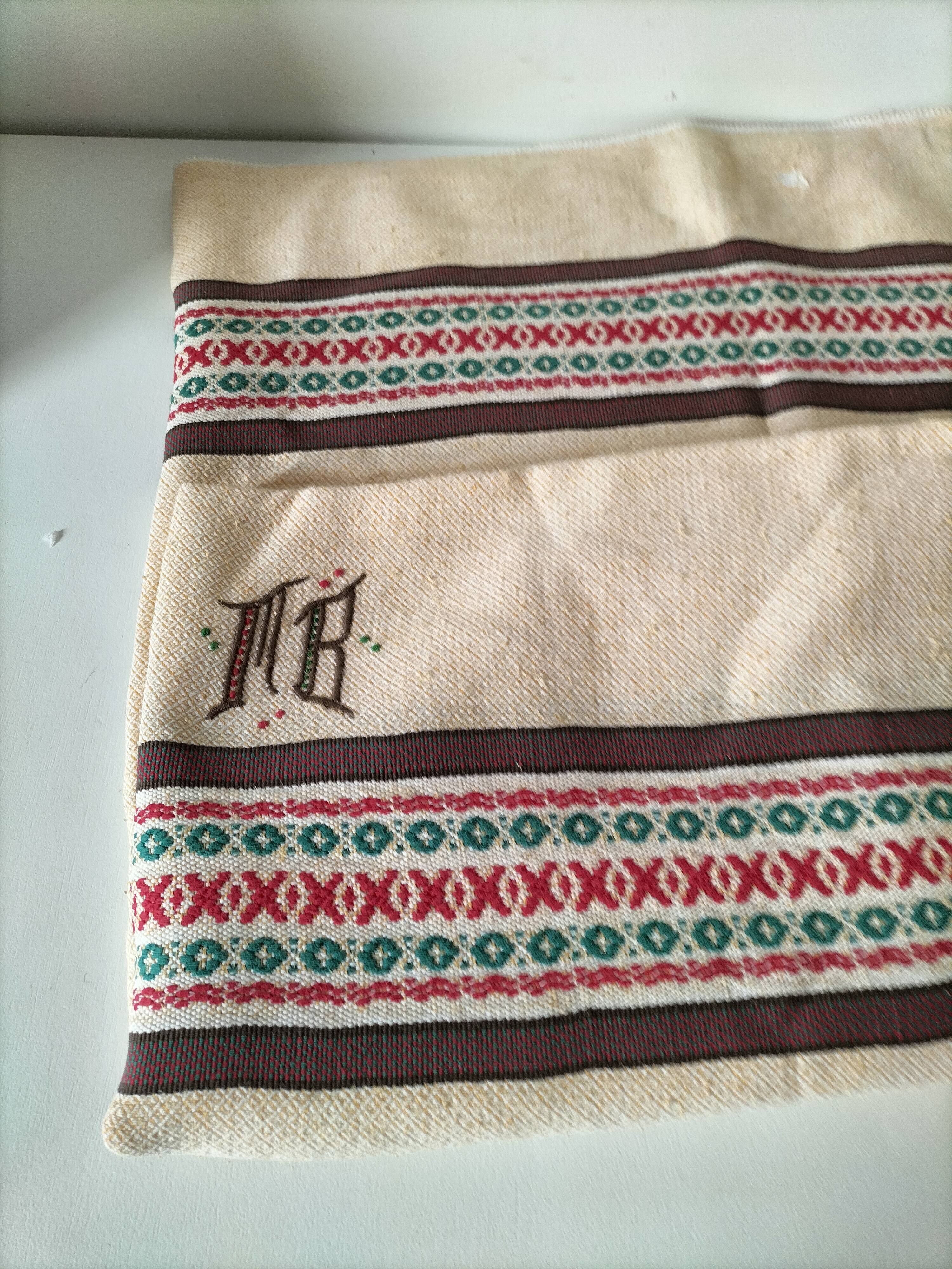 Nappe et 12 serviettes de style basque monogrammées MB