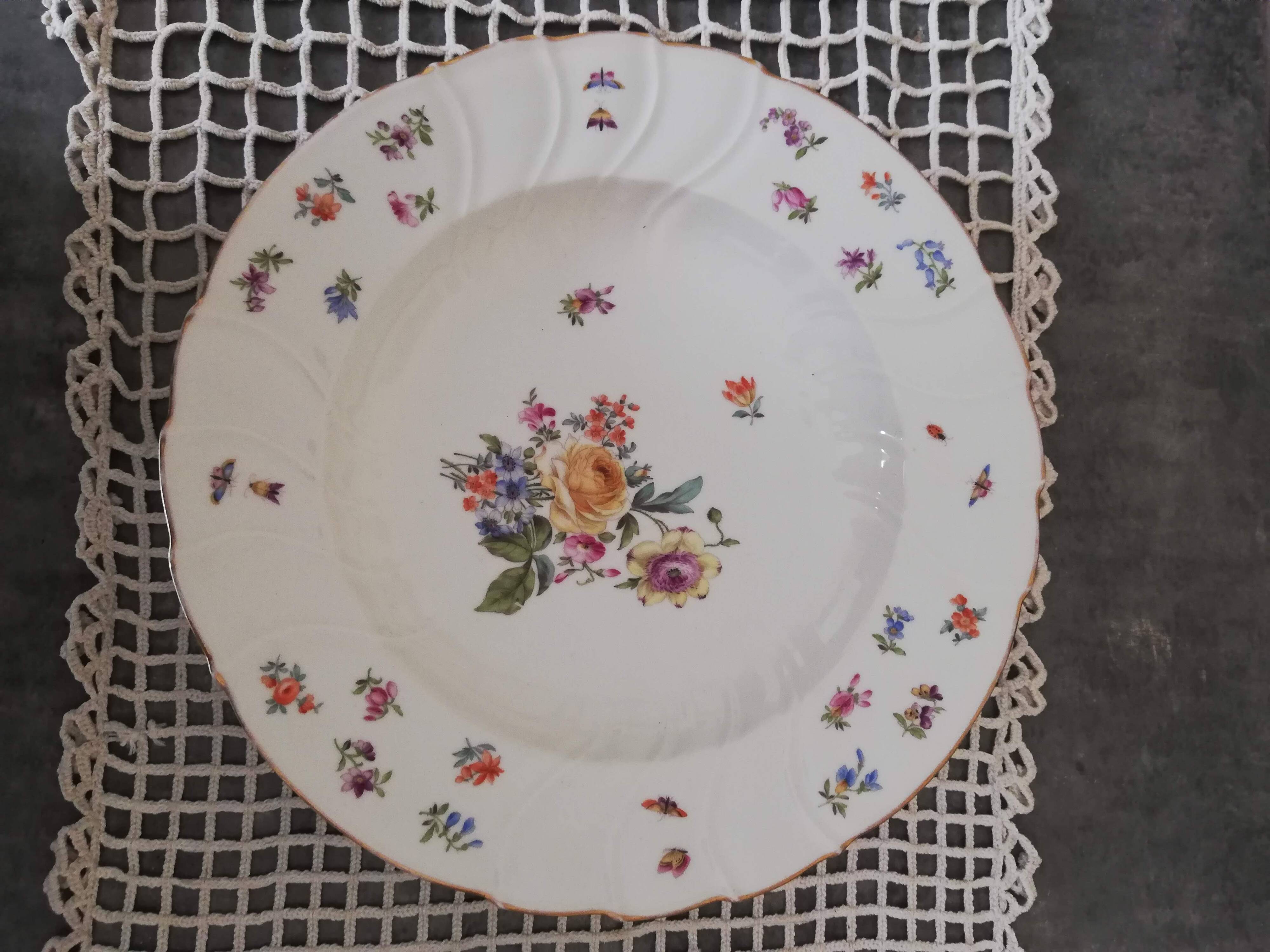 Set of two vintage round bohemian porcelain dishes