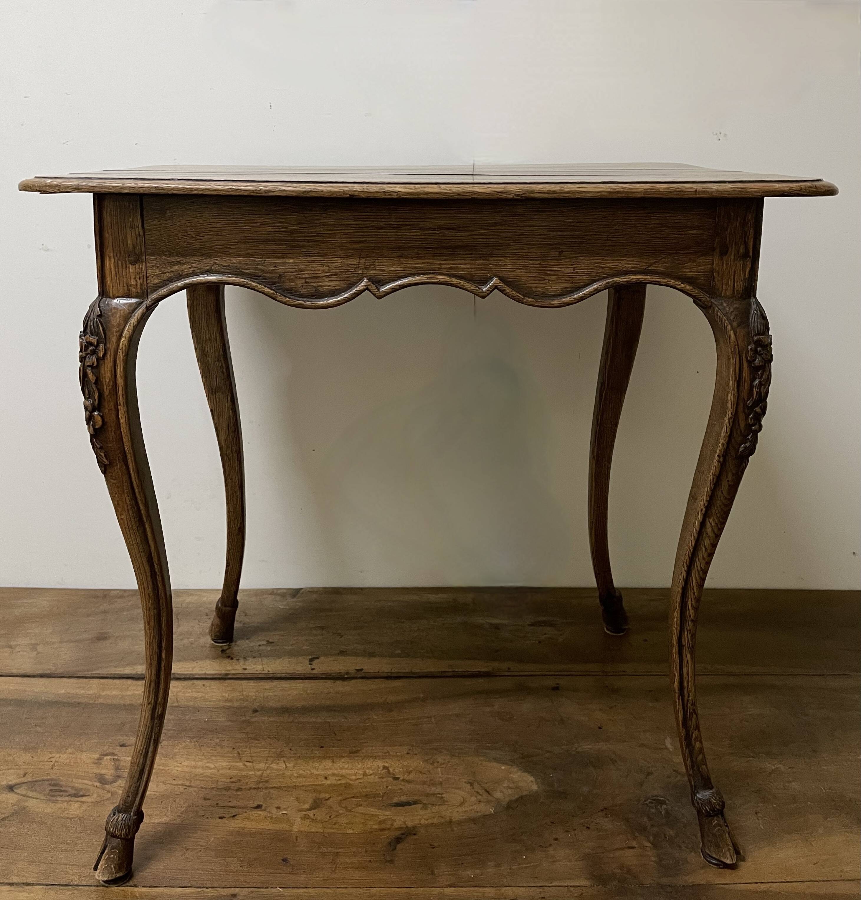 Table d appoint en chêne d époque du XIX ème siècle