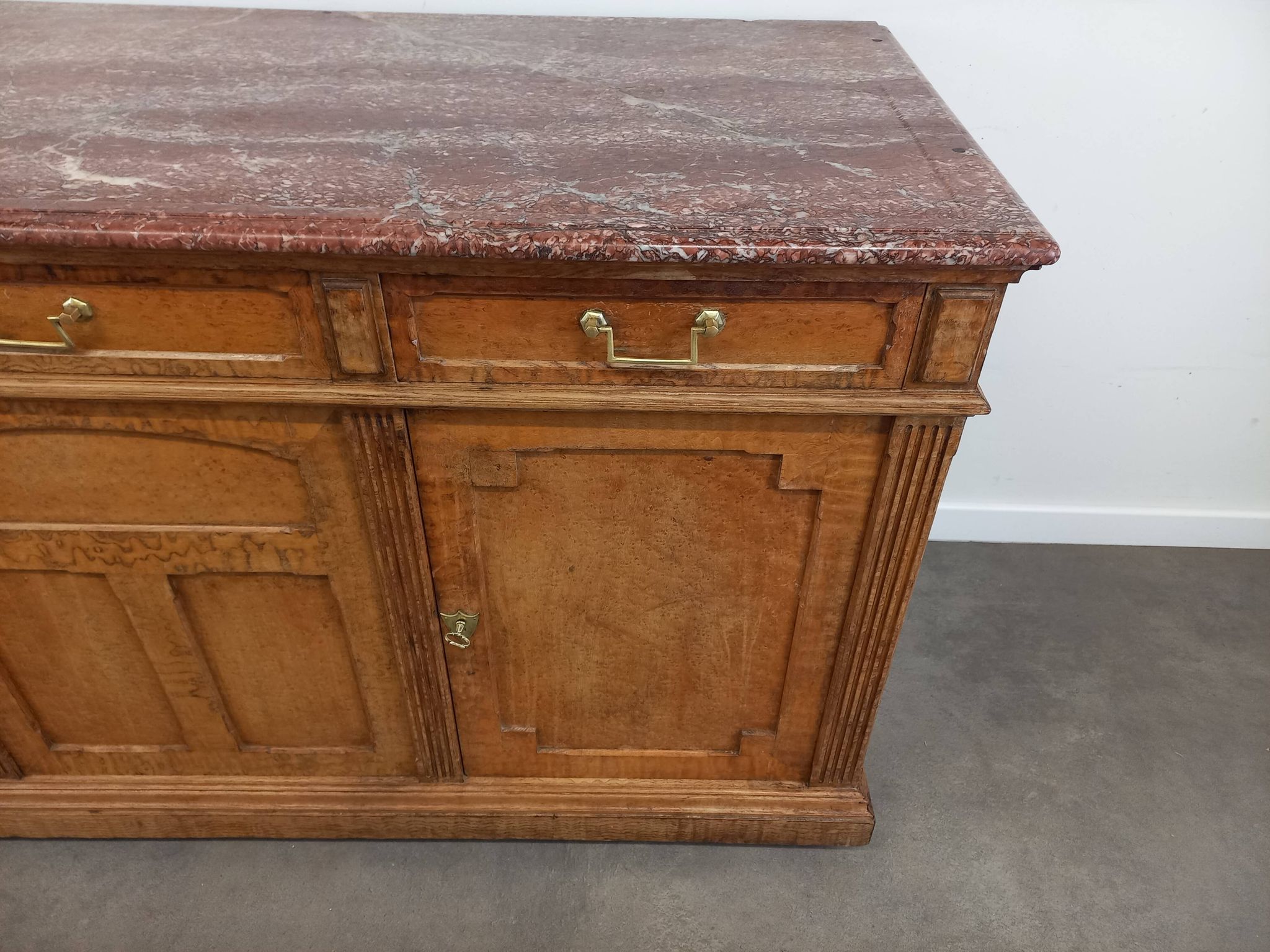 Marble top store bank