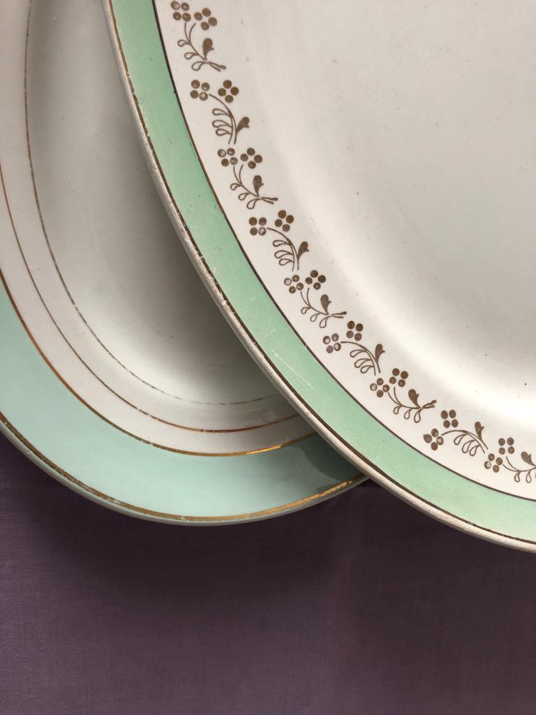 Service "Régence" en demi-porcelaine de Lunéville assiettes et pièces de forme