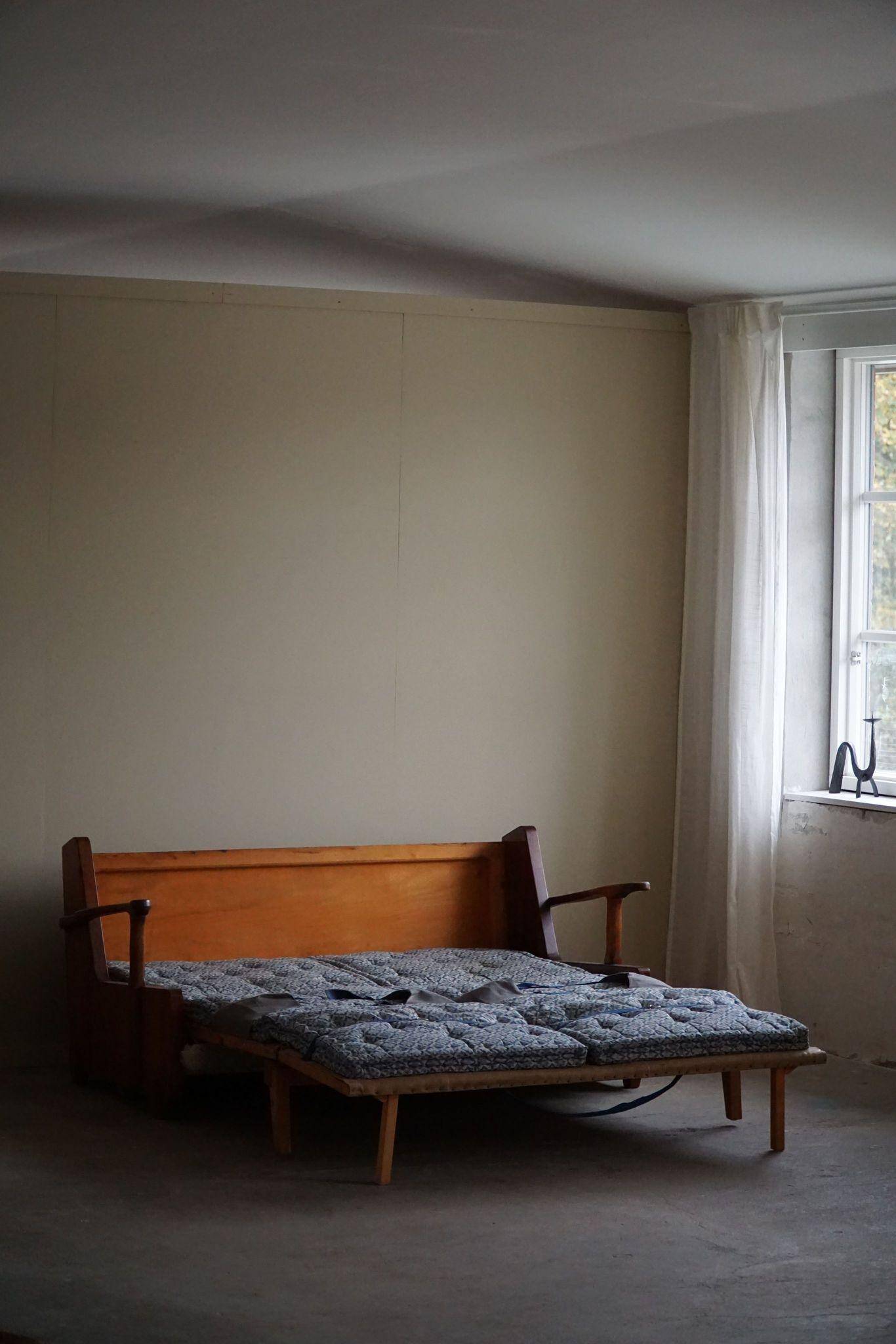 Modern Swedish two-seater independent sofa bed in pine and lambswool, 1950s.