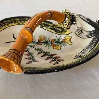 Decorated earthenware dish with handle signed Henriot Quimper