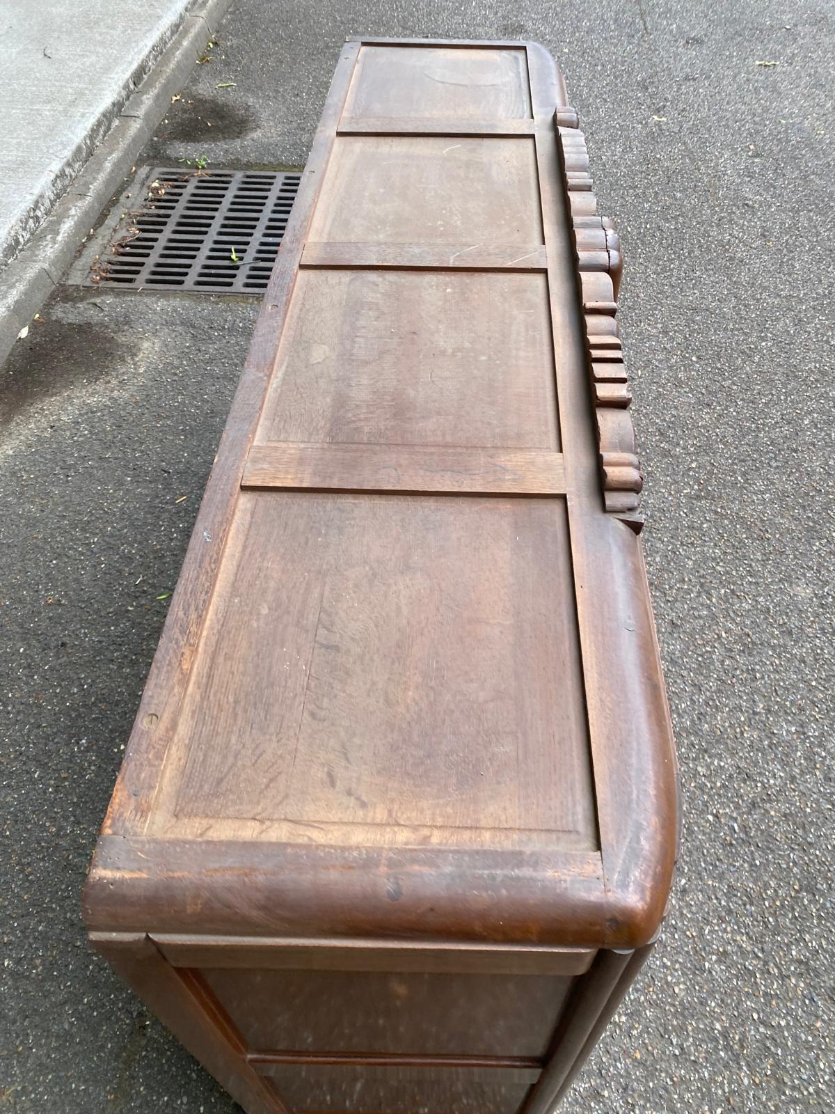 Art Deco sideboard top, low display cabinet in solid walnut and mirror, 1940.
