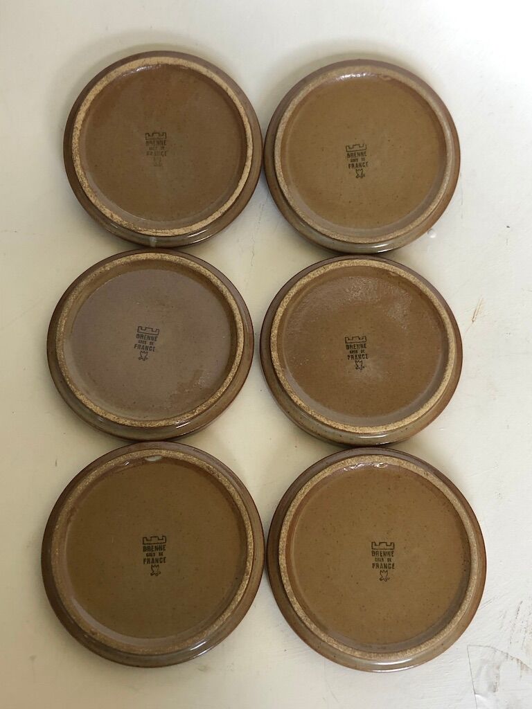 Set of 6 cups and saucers in res due