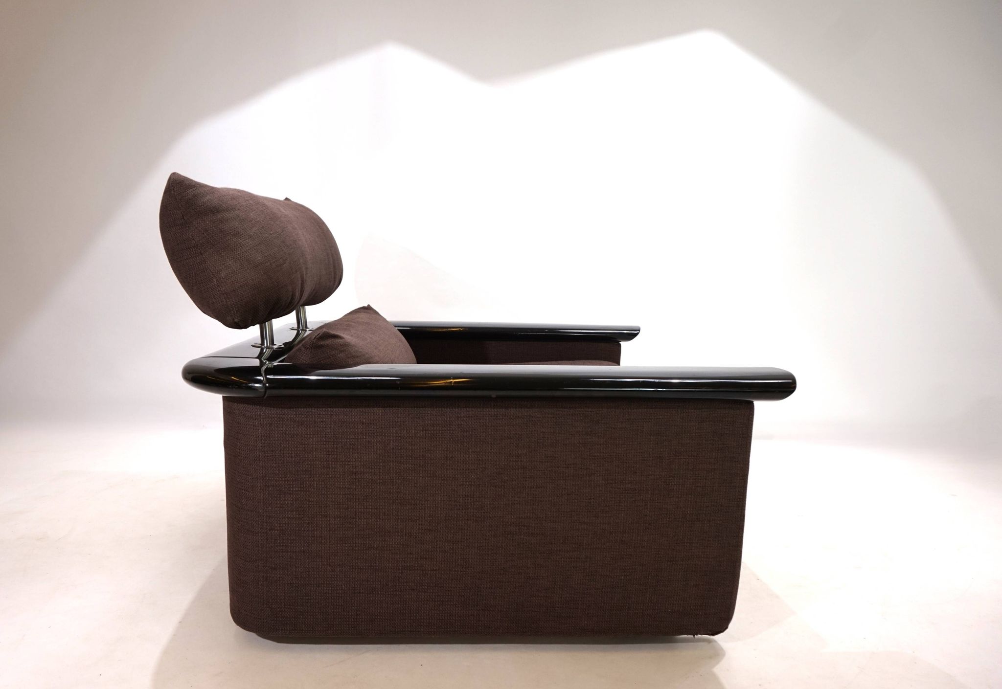 Fauteuil lounge Tecno avec structure en laque piano, 1970
