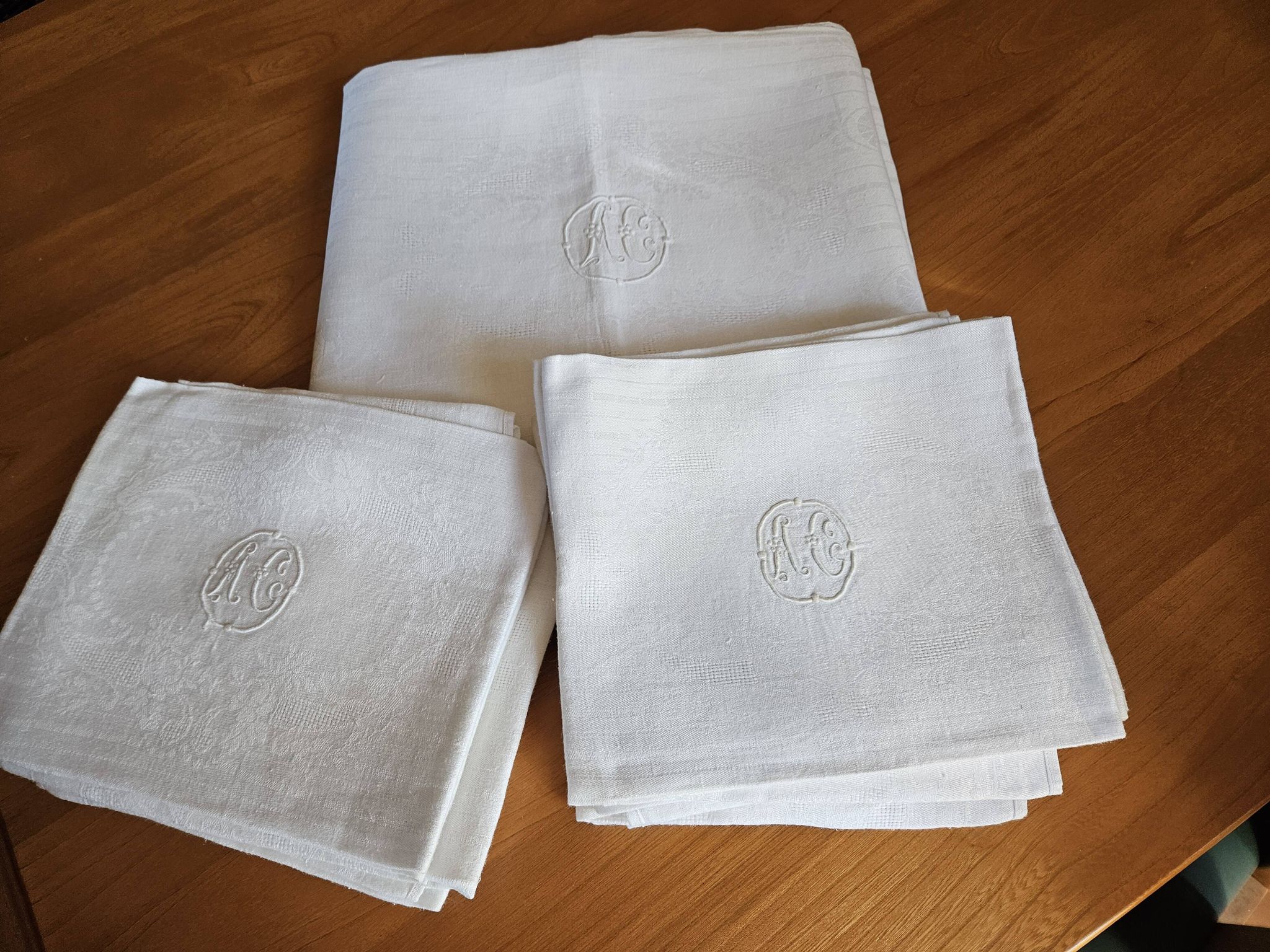 Nappe ancienne damassée + 12 serviettes