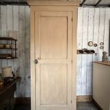 Bonnet maker with original patina