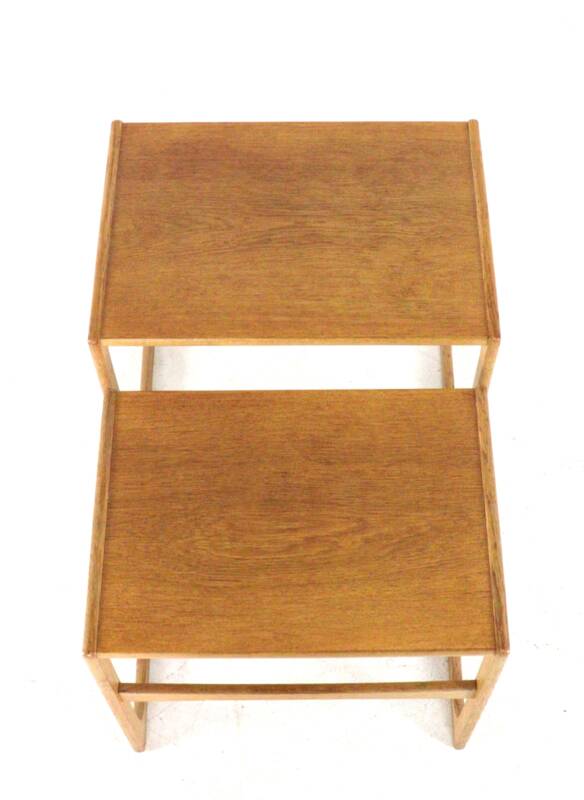 Ensemble de 2 tables gigognes en chêne - design danois - moderne du milieu du siècle