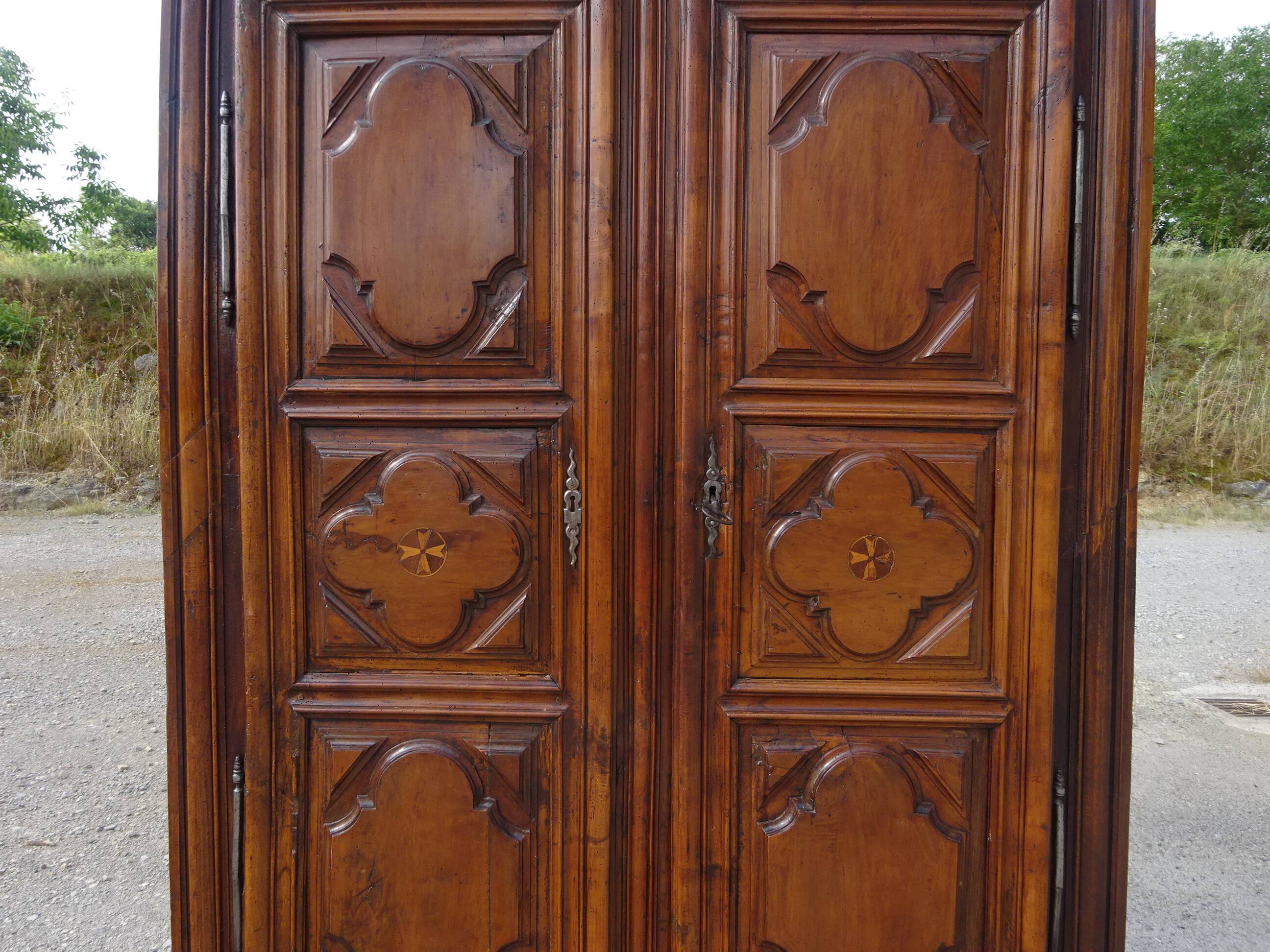Walnut wardrobe, Louis XIII period