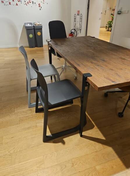 Vitra meeting chair - Tipton model