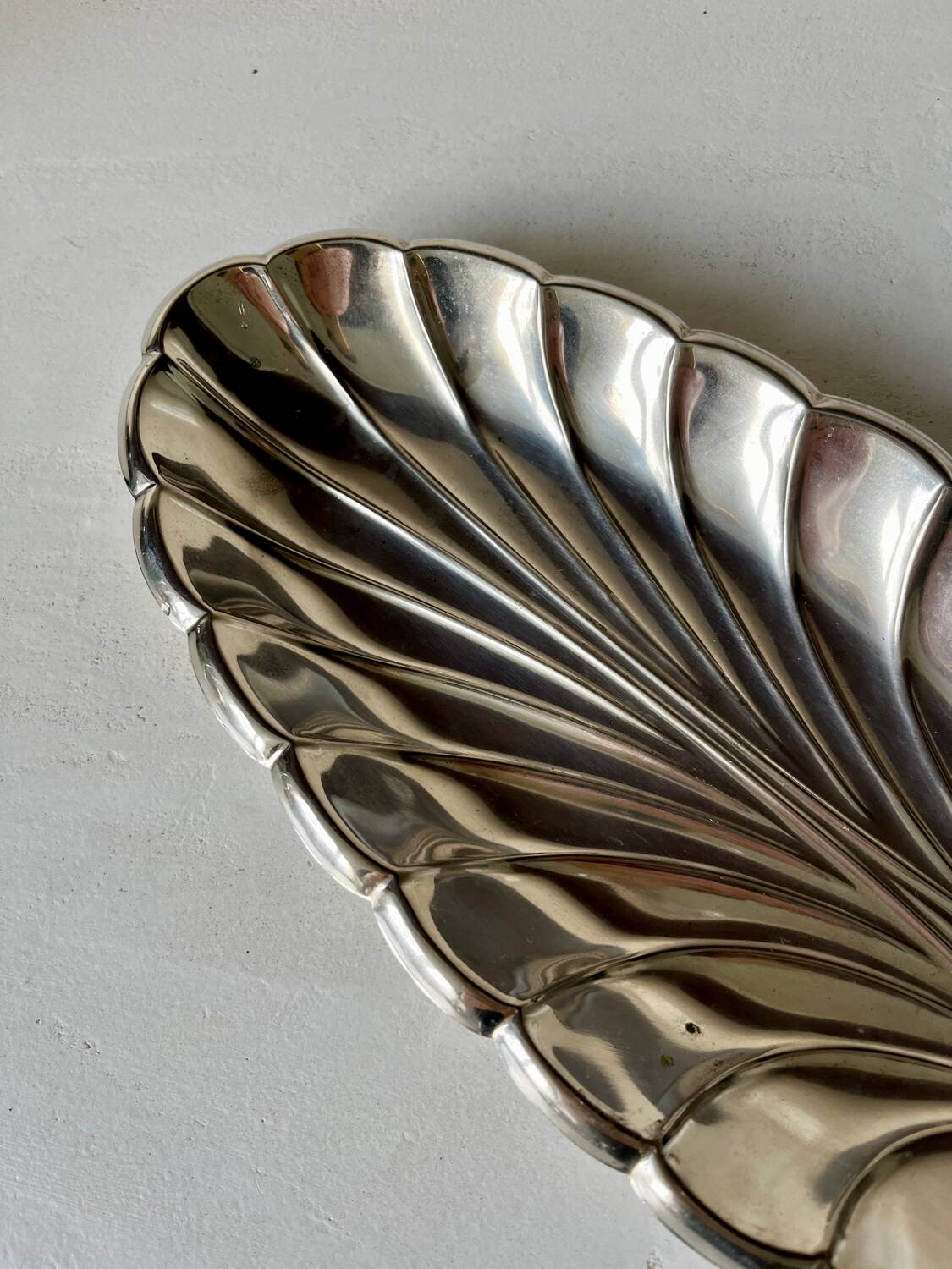 Vintage 70's shell stainless steel tray