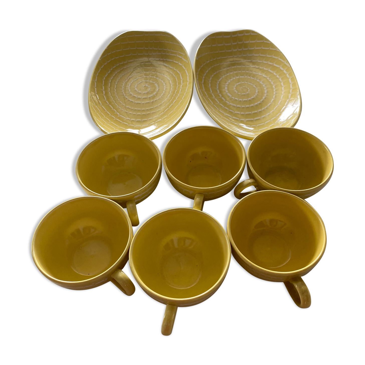 Longchamps cups and dishes