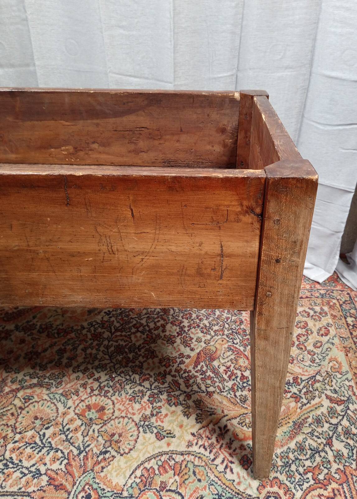 Table with a kneading trough in beech from the 19th century.