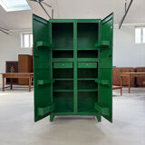 Armoire vintage en métal vert
