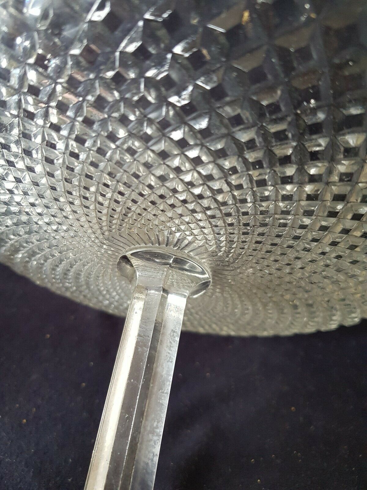 Glass standing fruit cup