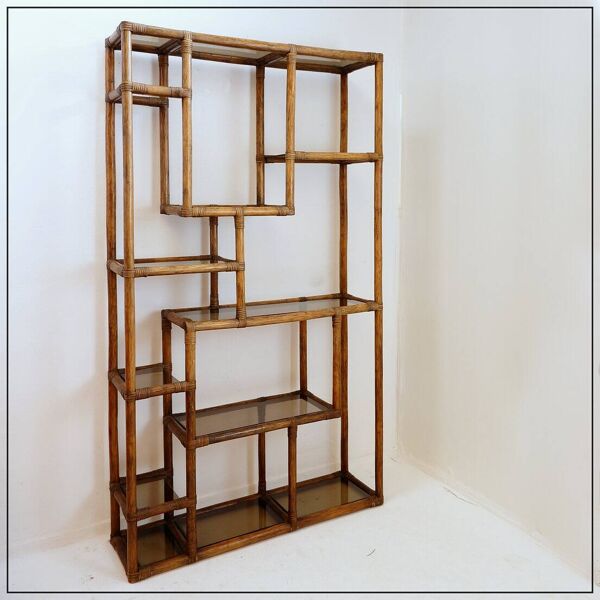 Étagère asymétrique en bambou et verre fumé - Années 1970