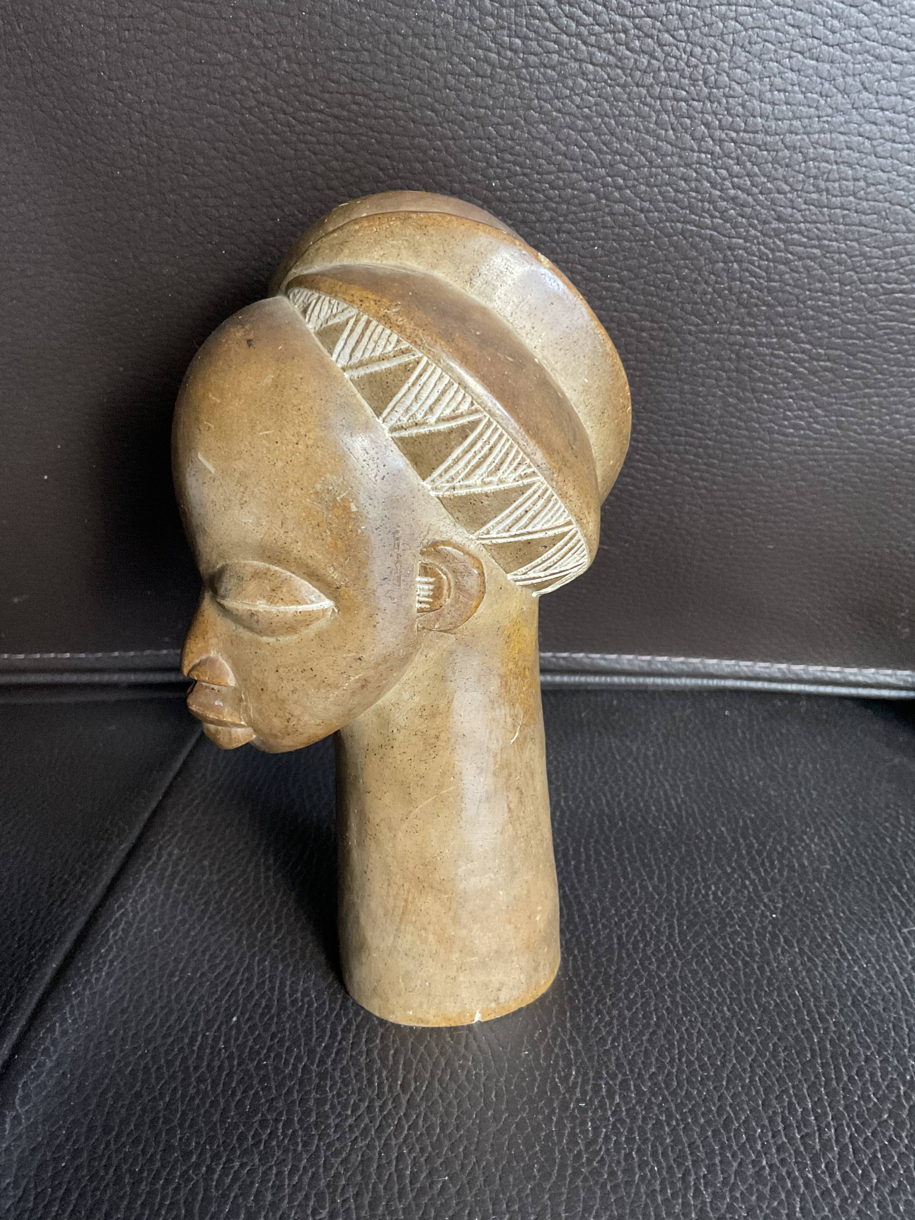 Figurine m’bigou sculptée