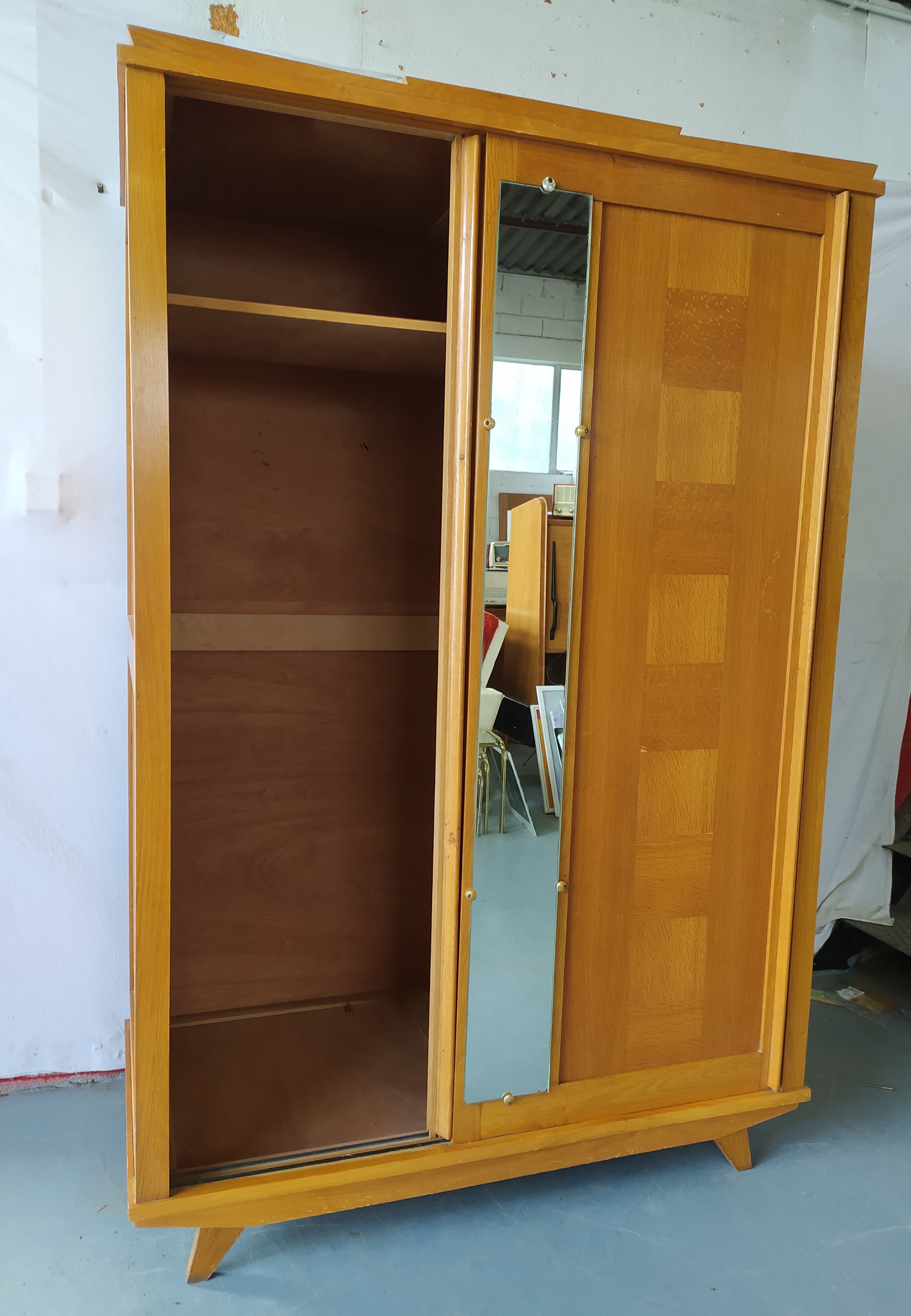 Wardrobe compass foot sliding doors