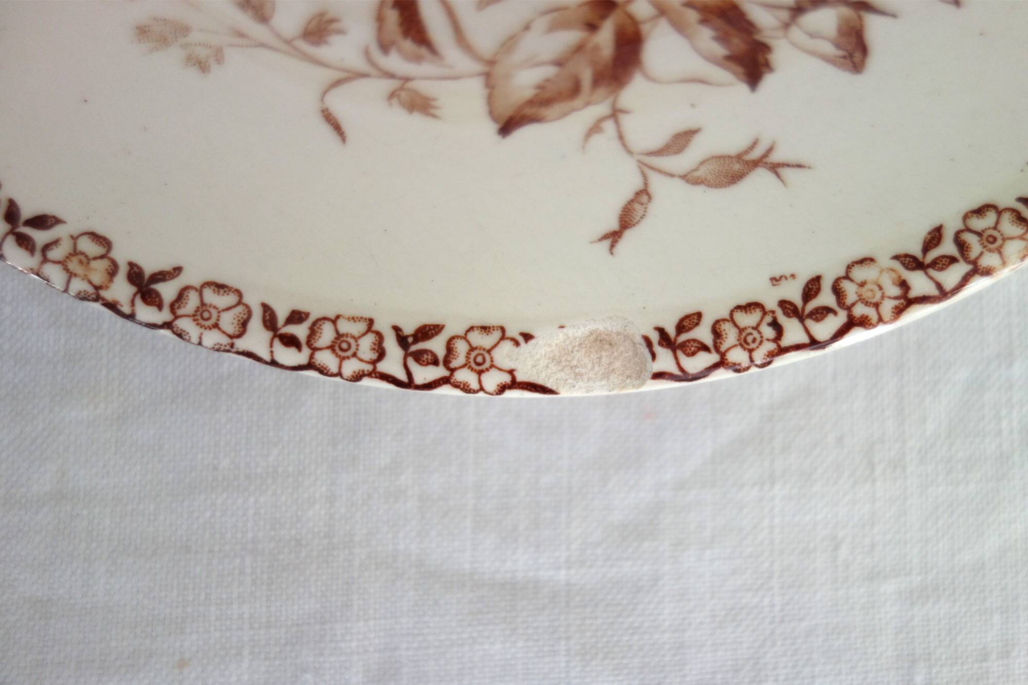 11 flat plates Terre De Fer Gien model Mai circa 1900