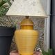 Grande lampe en céramique nervurée jaune moutarde 1970