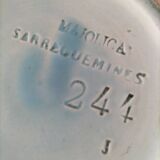 Old Sarreguemines cache-pot in Majolica style with relief decoration.