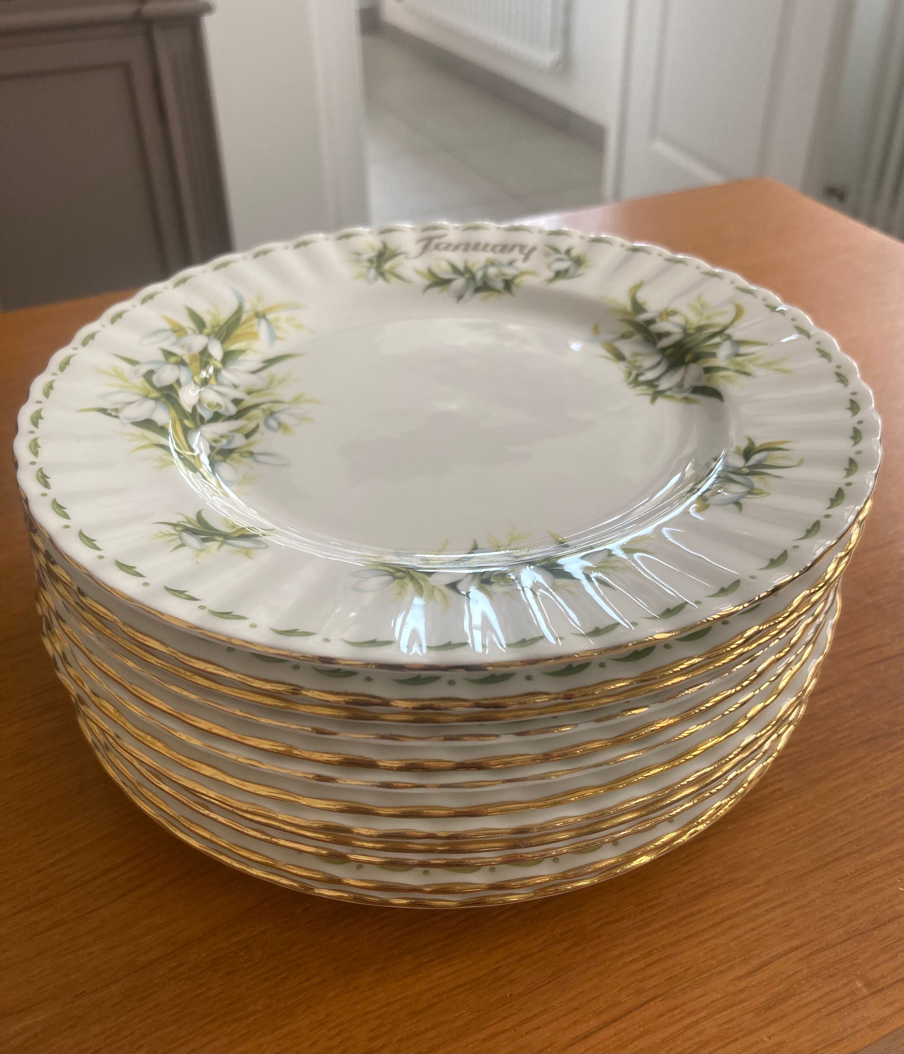 Set de 12 assiettes royal albert « mois de l’année »